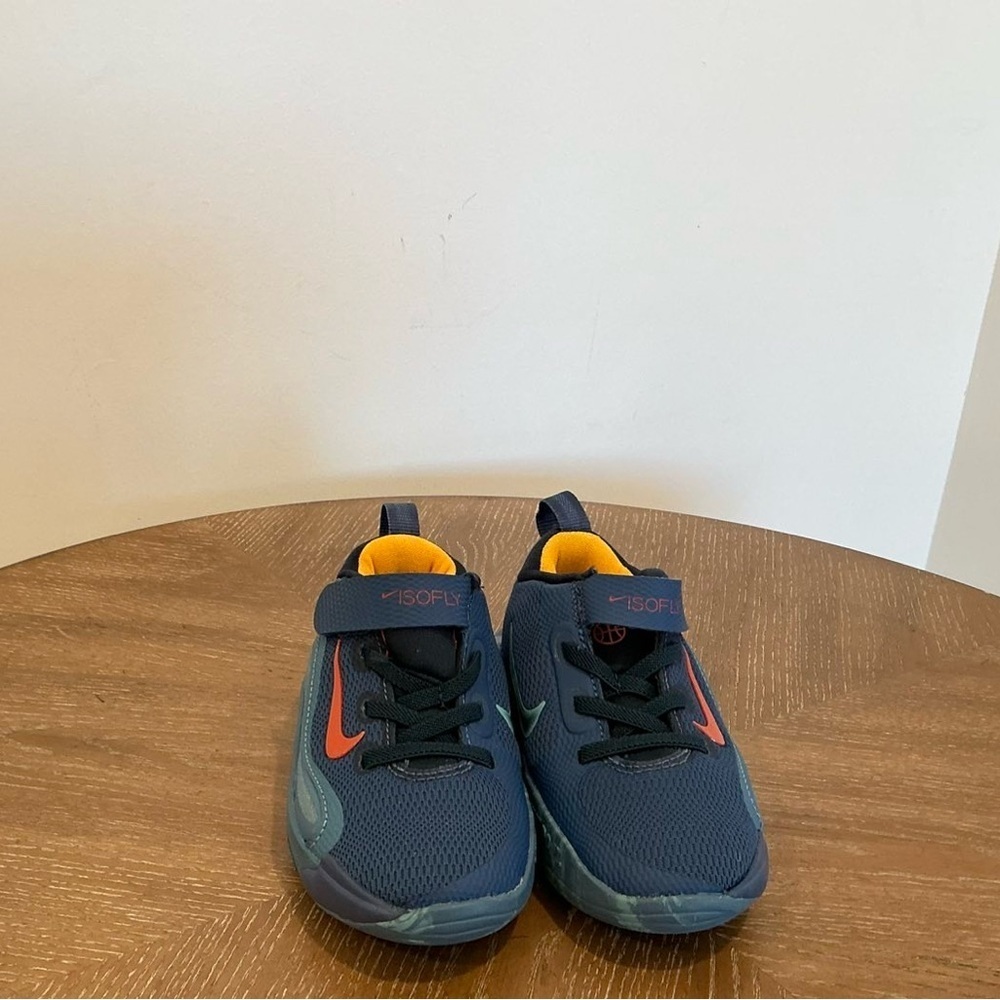 Nike Preschool Kids Isofly Basketball Shoes - Picture 8 of 10